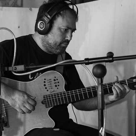 Gregorio Caimi: chitarre, bouzouki, mandolino, oud